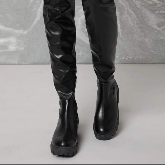 ARIANA! (Black) - Picture 5 of 5